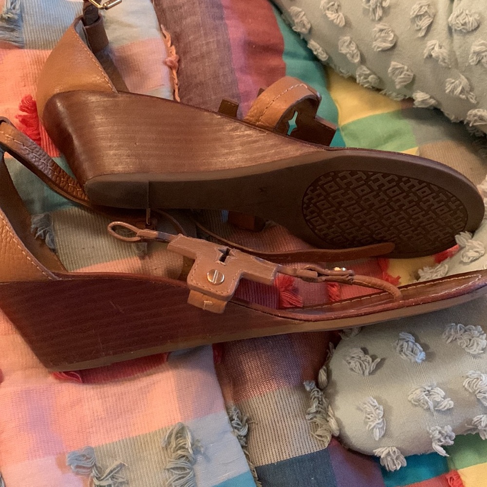 TORY BURCH T SANDALS TAN SZ 9 - Picture 4 of 9